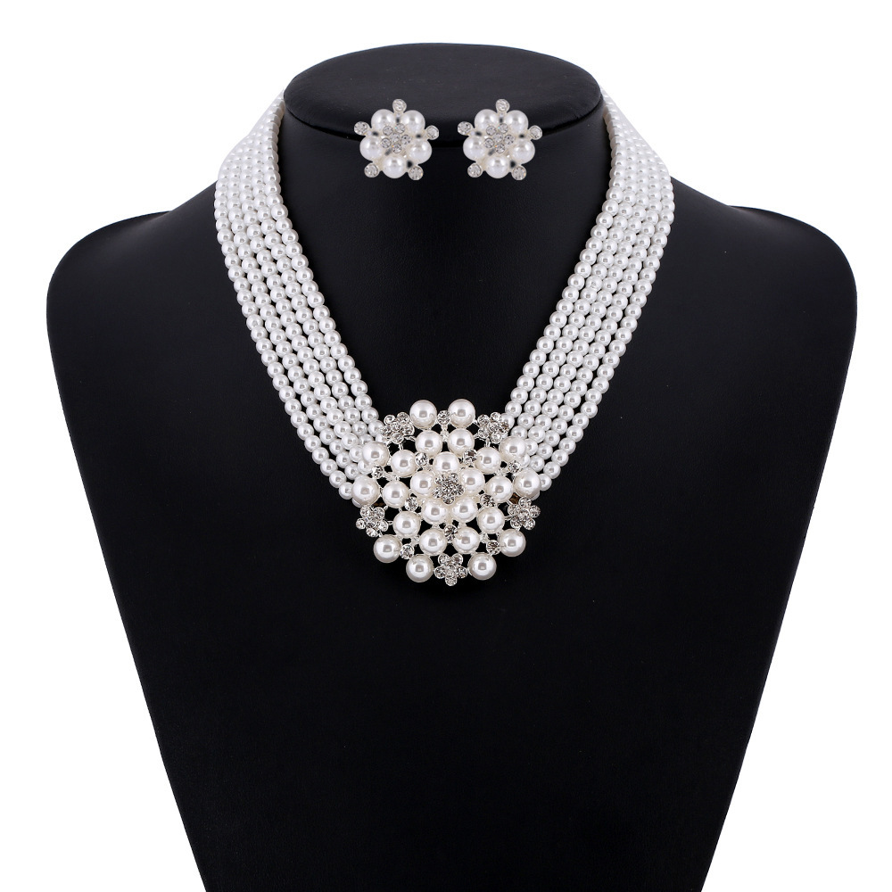 Audrey Hepburn Breakfast at Ti - Women'S Accessories In The 1950S review and price